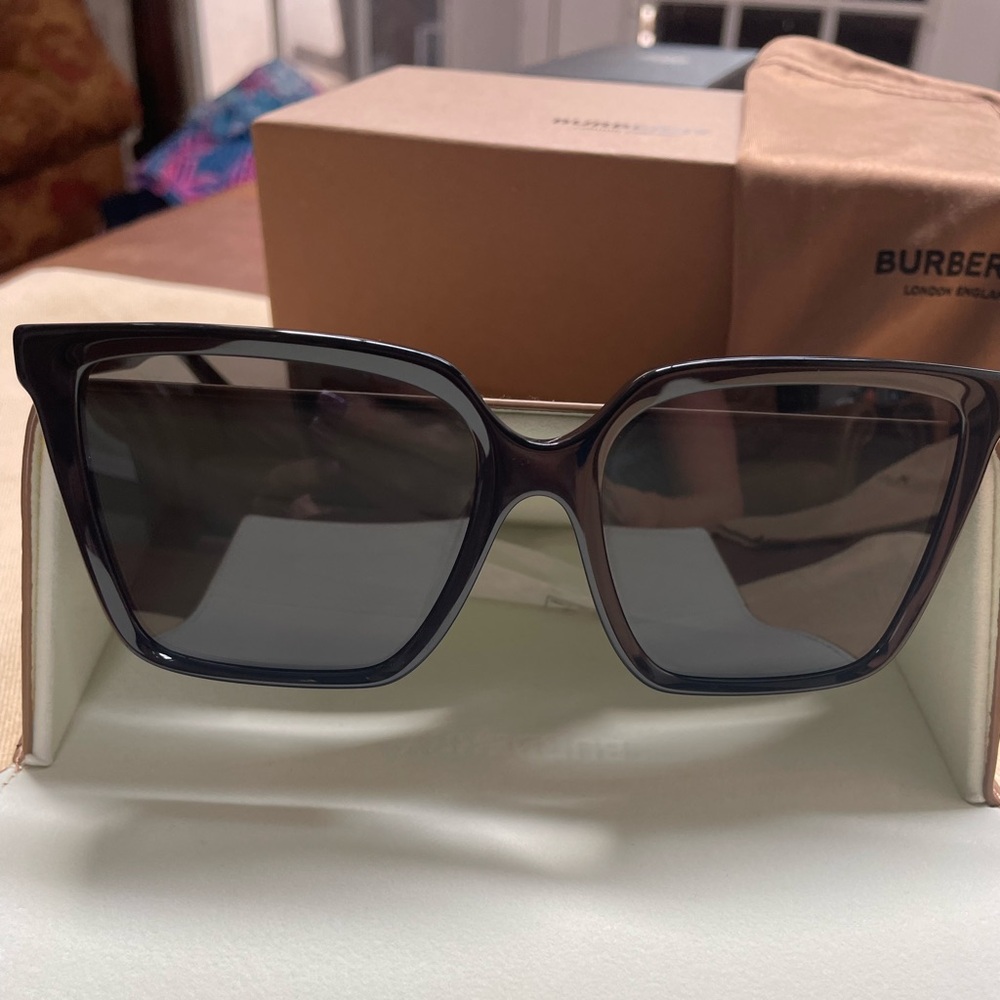 Authentic Black Burberry sunglasses. 57mm
